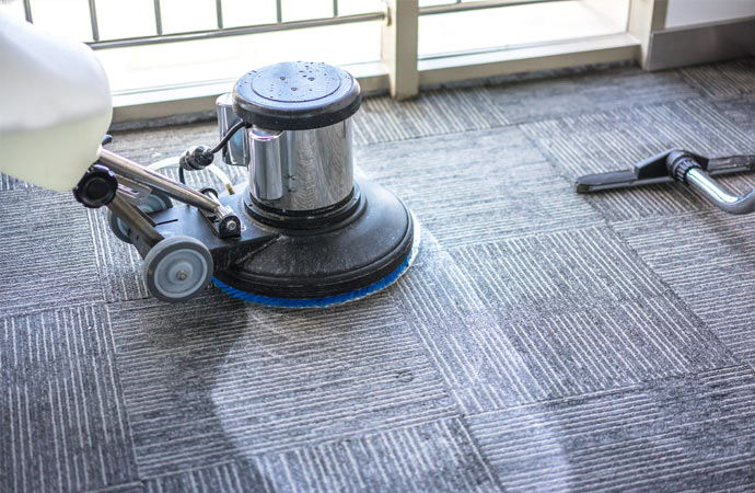 Reviving carpets with wet cleaning and effective stain removal.